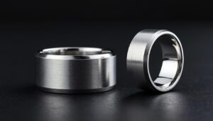 découvrez les différences clés entre l'argent massif 925 et l'argent rhodié, ainsi que leurs avantages pour choisir le bijou idéal.