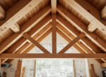 découvrez les clés et conseils techniques pour optimiser la portée maximale des poutres en bois dans votre charpente et garantir solidité et sécurité.